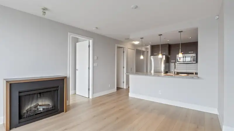 806 2959 GLEN DRIVE - photo 1 of 23