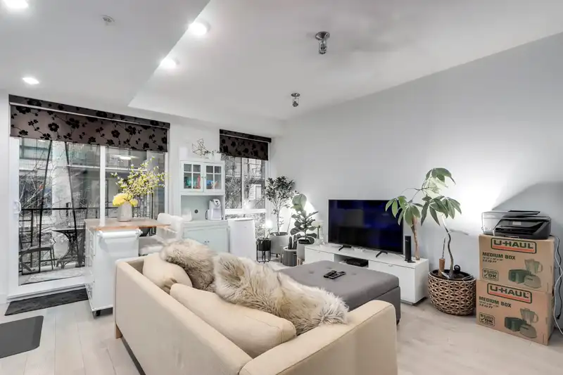 216 723 W 3RD STREET - photo 2 of 23
