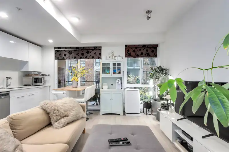 216 723 W 3RD STREET - photo 4 of 23