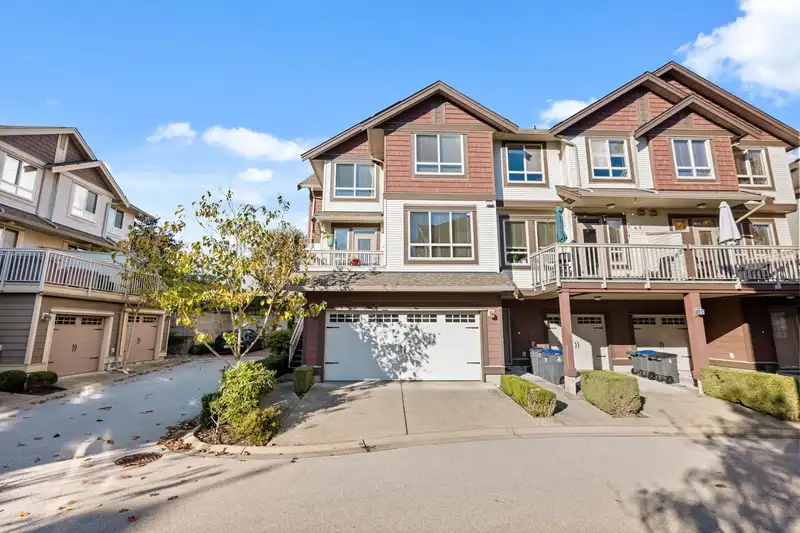 9 19560 68 AVENUE - photo 1 of 40