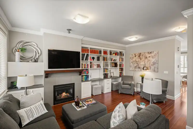 9 19560 68 AVENUE - photo 2 of 40