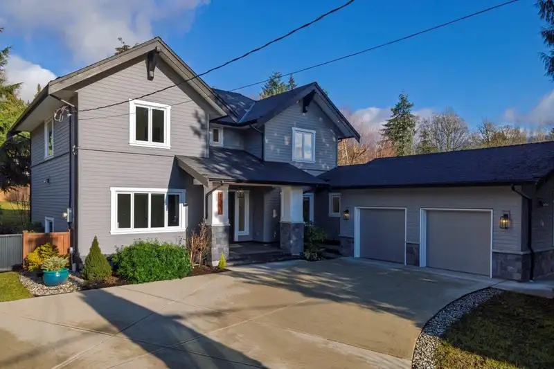1510 DOVERCOURT ROAD - photo 1 of 30