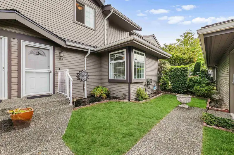 106 1140 CASTLE CRESCENT - photo 1 of 31