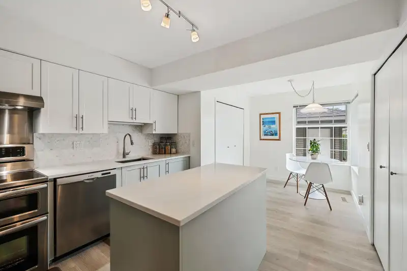 106 1140 CASTLE CRESCENT - photo 3 of 31