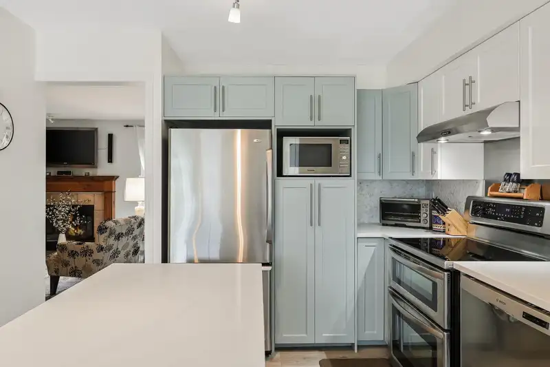 106 1140 CASTLE CRESCENT - photo 4 of 31