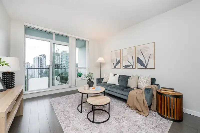 2207 3093 WINDSOR GATE - photo 1 of 40
