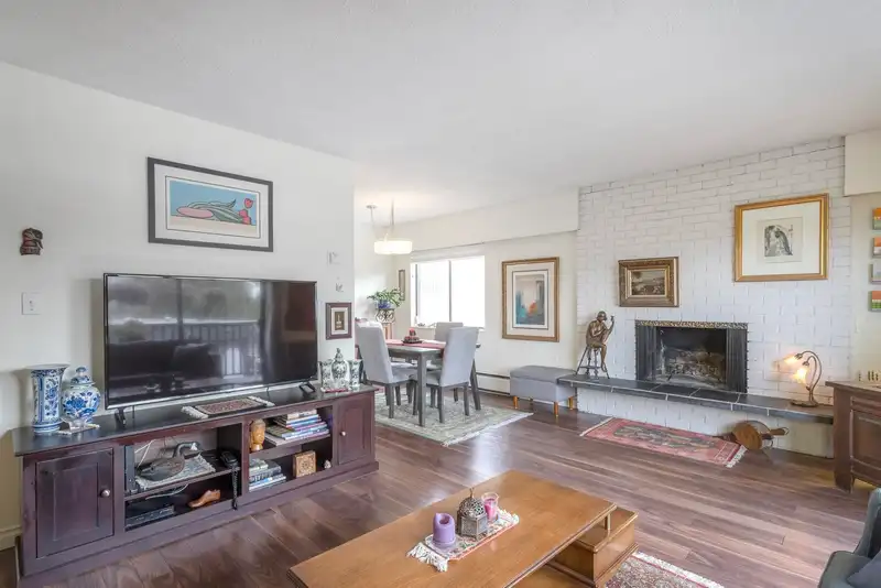 321 123 E 19TH STREET - photo 3 of 34