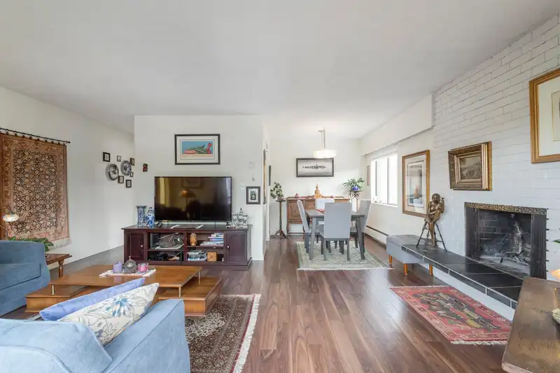 321 123 E 19TH STREET - photo 4 of 34