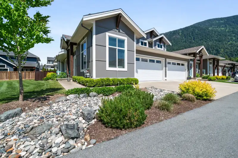 36 628 MCCOMBS DRIVE - photo 1 of 33