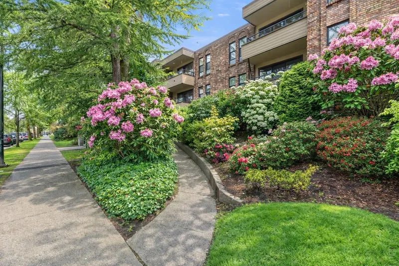 305 1266 W 13TH AVENUE - photo 1 of 25