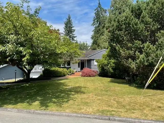 939 SELKIRK CRESCENT - photo 1 of 5