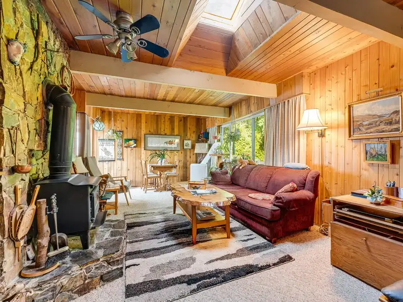 1689 PETERS ROAD - photo 4 of 8