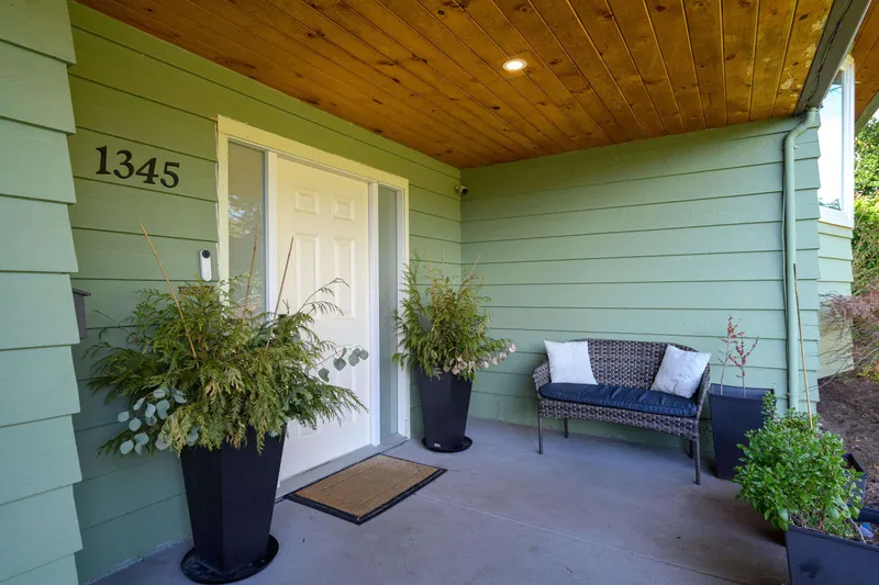 1345 53A STREET - photo 4 of 25