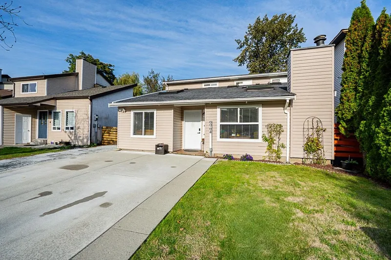 6064 BROOKS CRESCENT - photo 2 of 19