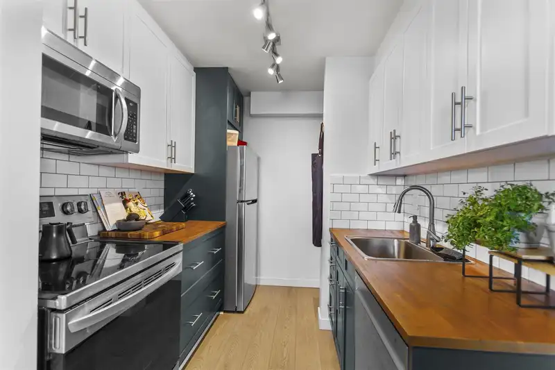 1003 6689 WILLINGDON AVENUE - photo 2 of 20