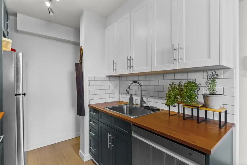 1003 6689 WILLINGDON AVENUE - photo 3 of 20