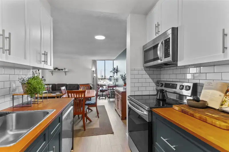 1003 6689 WILLINGDON AVENUE - photo 4 of 20