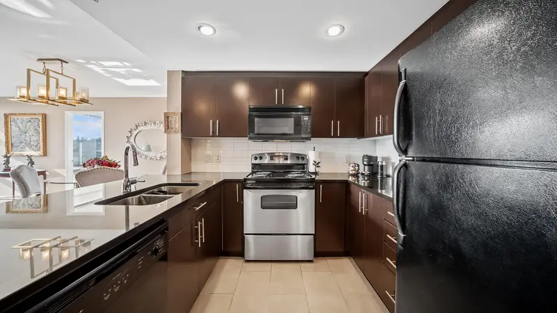 1702 555 DELESTRE AVENUE - photo 2 of 25