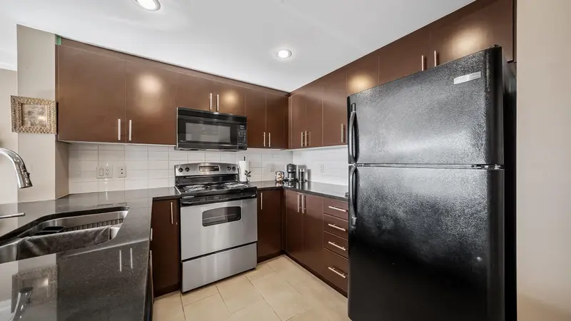 1702 555 DELESTRE AVENUE - photo 4 of 25