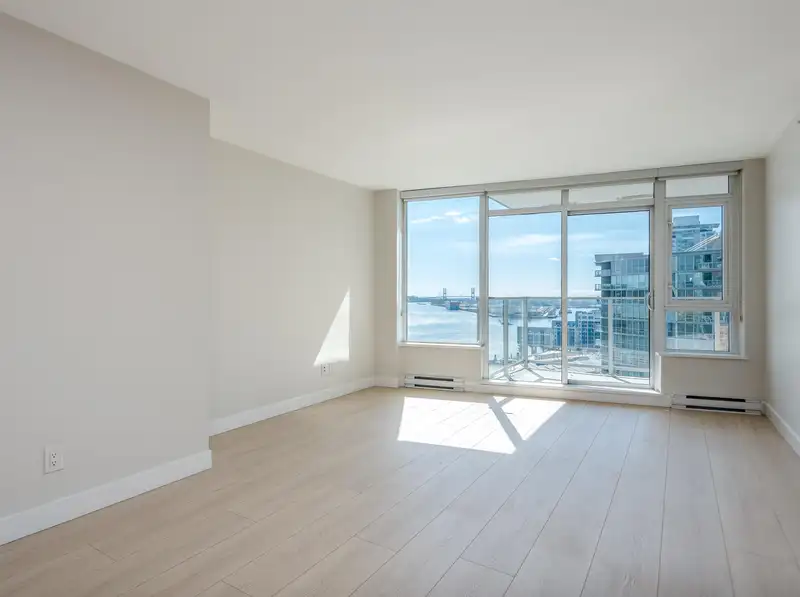 1612 668 COLUMBIA STREET - photo 2 of 24