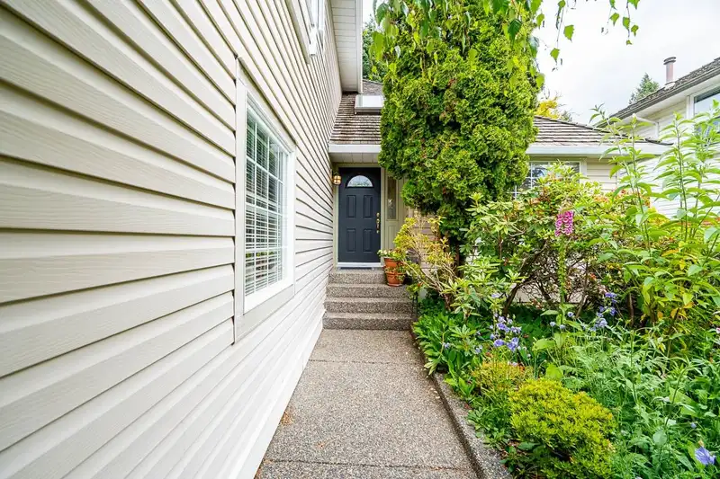954 160B STREET - photo 4 of 40