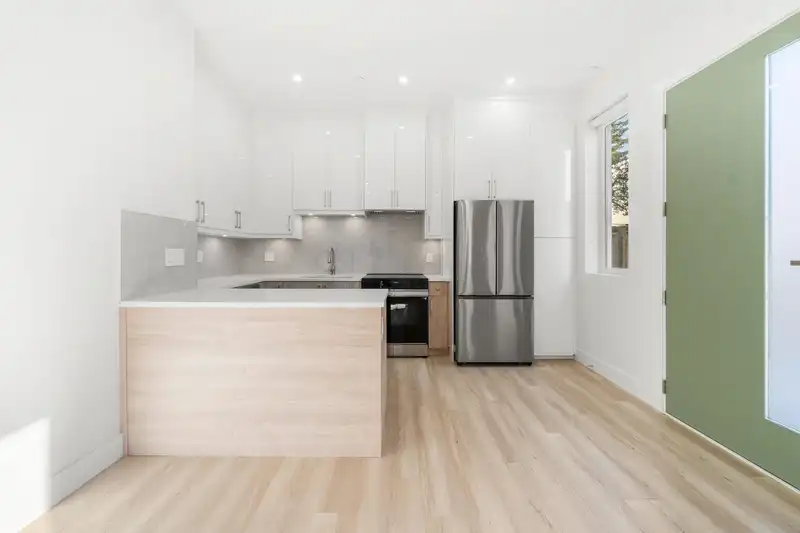 1 3583 HAIDA STREET - photo 4 of 40