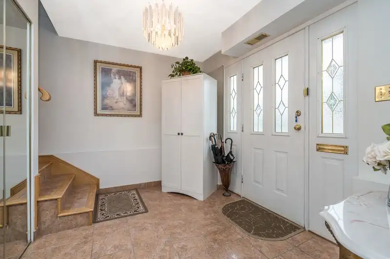 5262 CLARENDON STREET - photo 3 of 34