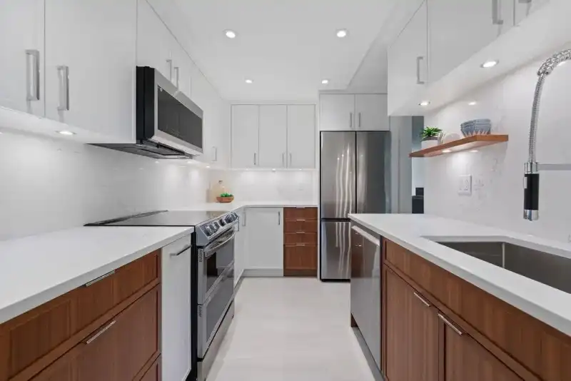 305 4101 YEW STREET - photo 1 of 23