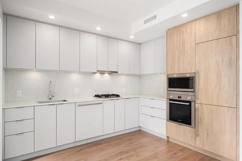 2203 537 COTTONWOOD AVENUE - photo 2 of 25