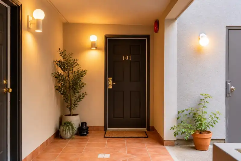 101 2412 ALDER STREET - photo 3 of 8