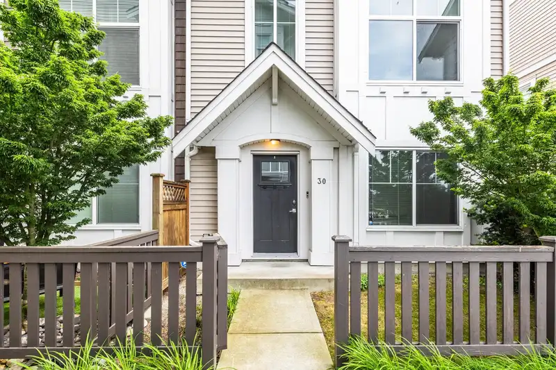 30 12073 62 AVENUE - photo 3 of 37