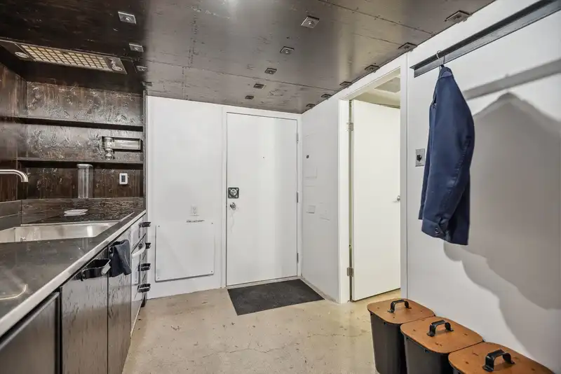 111 1 E CORDOVA STREET - photo 4 of 14