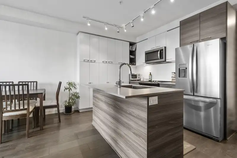 302 13963 105 BOULEVARD - photo 1 of 40