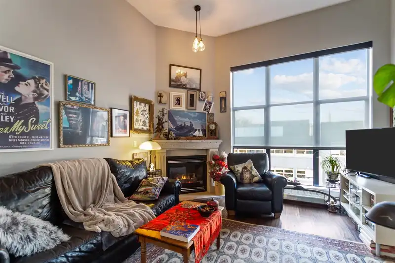 403 2181 W 10TH AVENUE - photo 2 of 21