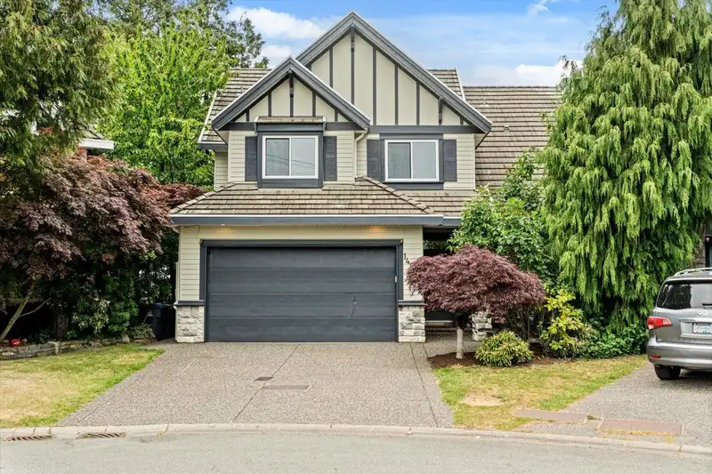 14915 35 AVENUE - photo 1 of 40