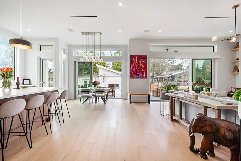 1024 LONDON STREET - photo 2 of 40