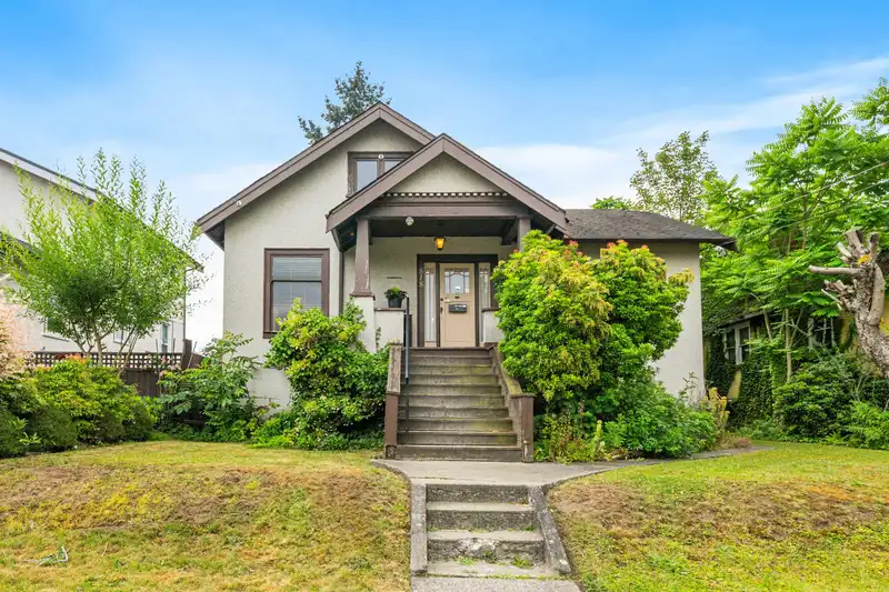 818 LONDON STREET - photo 1 of 34