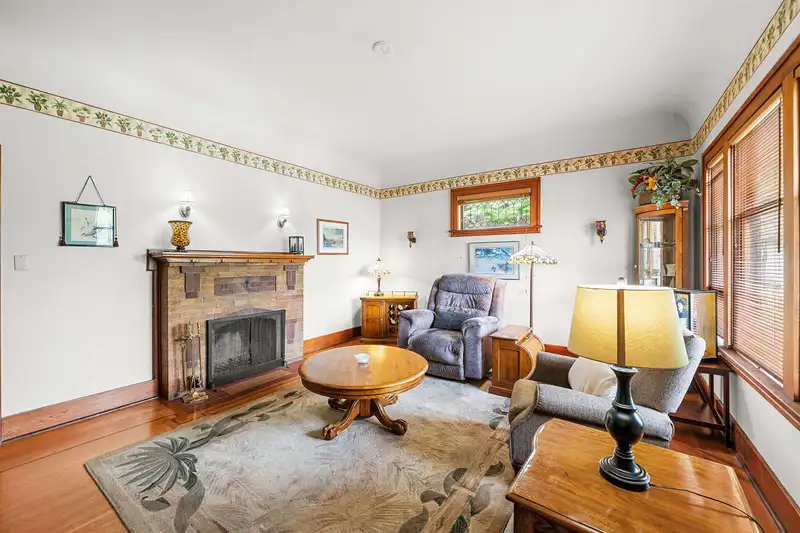 818 LONDON STREET - photo 2 of 34