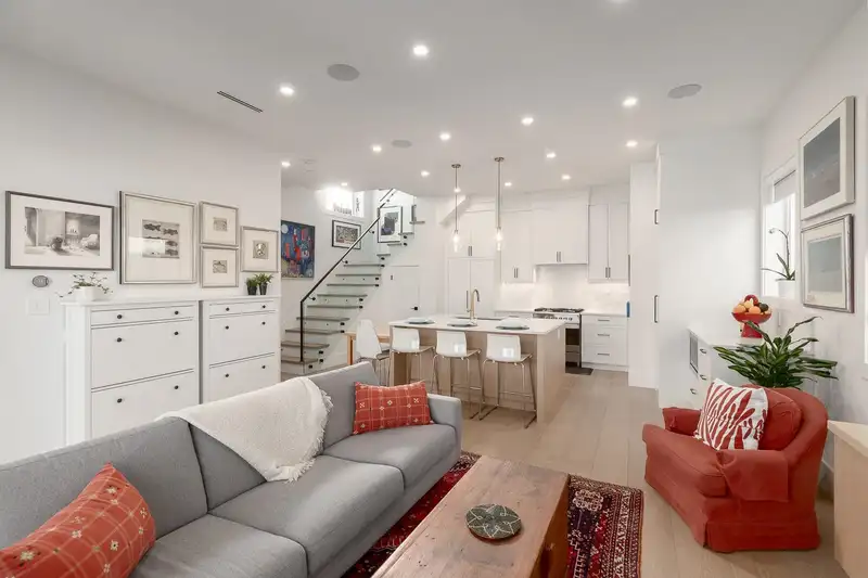 650 E 10TH AVENUE - photo 2 of 28