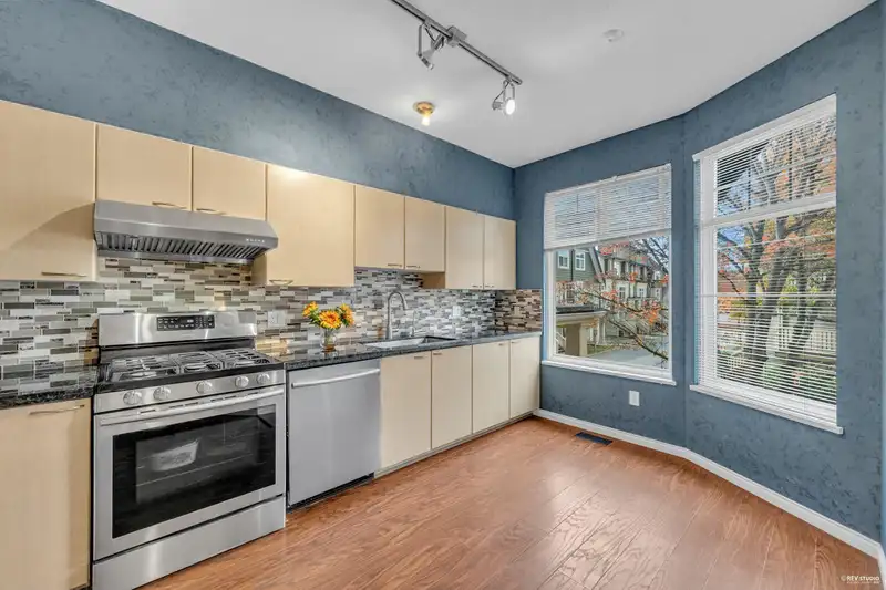 88 3711 ROBSON COURT - photo 3 of 37