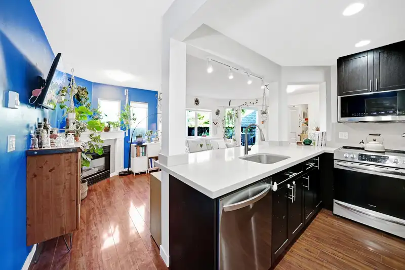 106 1928 E 11TH AVENUE - photo 1 of 23