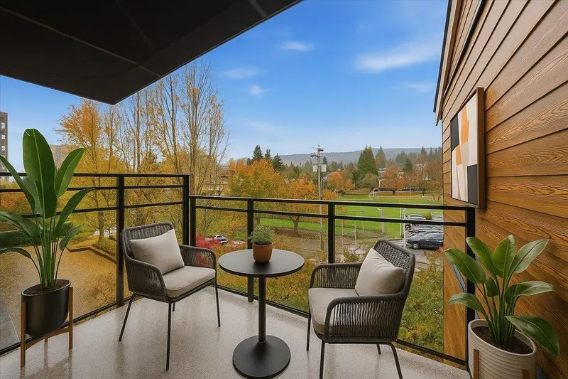 406 1340 DUCHESS AVENUE - photo 3 of 13