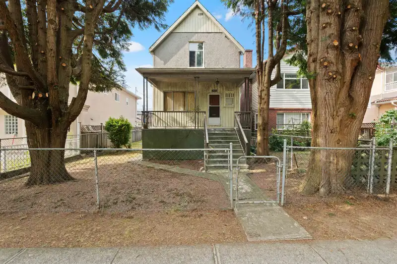 2673 PANDORA STREET - photo 1 of 23