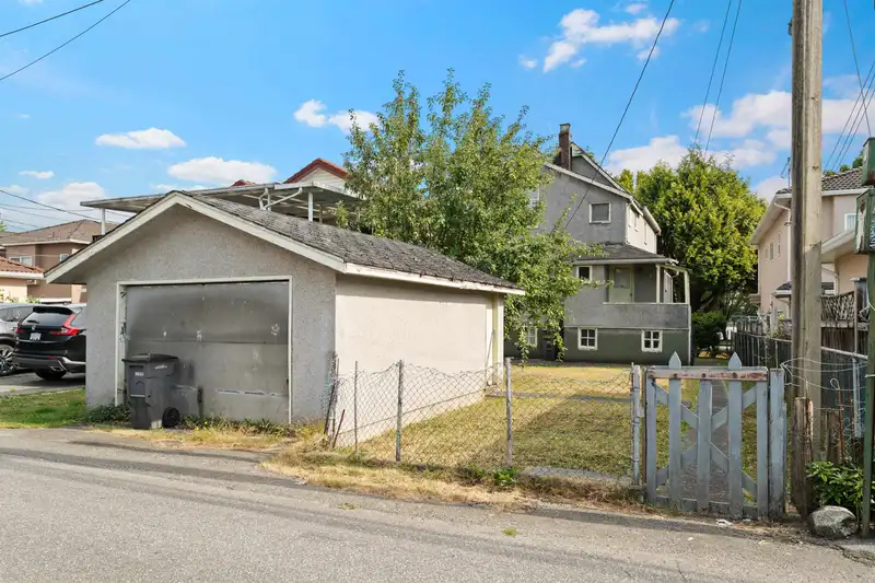 2673 PANDORA STREET - photo 4 of 23