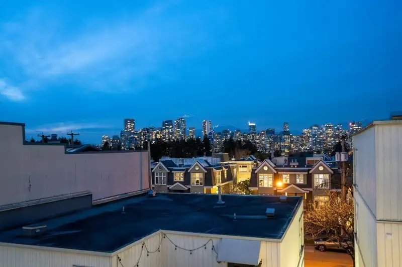 6 704 W. 7TH AVENUE - photo 1 of 14