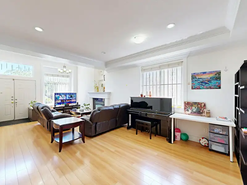 5685 NEVILLE STREET - photo 4 of 40