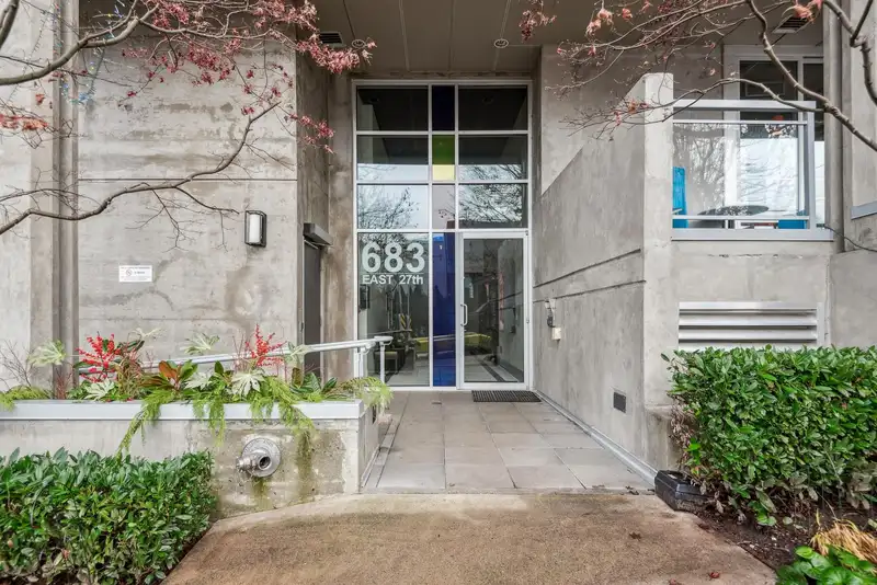 206 683 E 27TH AVENUE - photo 2 of 18