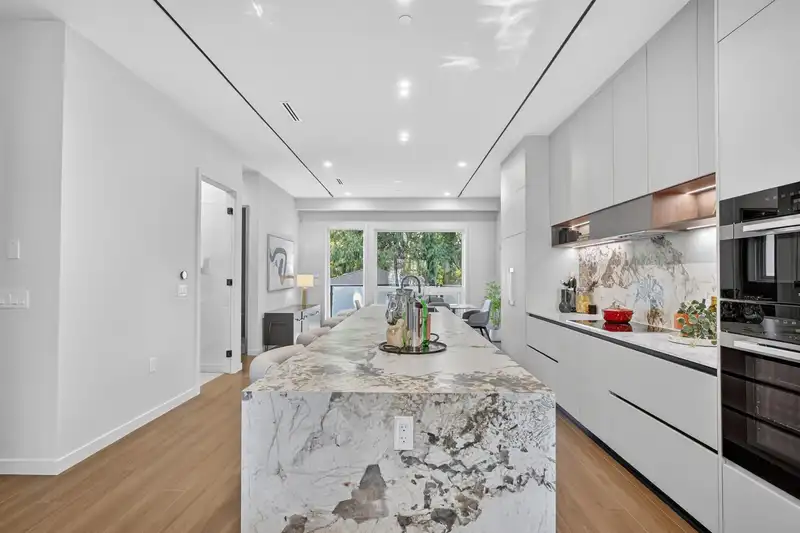 3546 W 35TH AVENUE - photo 4 of 27