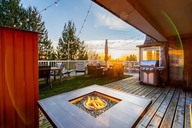 401 5340 HASTINGS STREET - photo 1 of 25