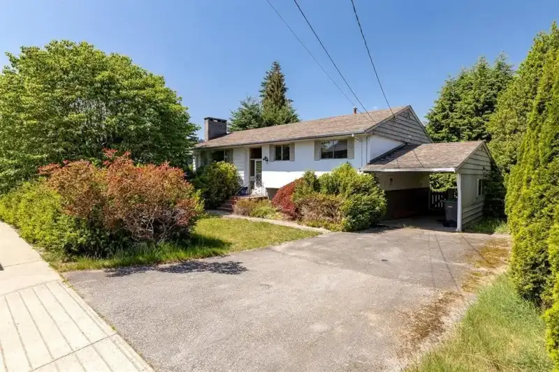 711 N MORRISON AVENUE - photo 1 of 12
